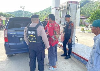 Satsamapta Polres Pidie Jaya Tingkatkan Patroli Dialogis di SPBU untuk Mengantisipasi Gangguan Keamanan Terkait Kegiatan Rutin Yang Ditingkatkan ( KRYD) Menjelang Ops Ketupat seulawah 2024
